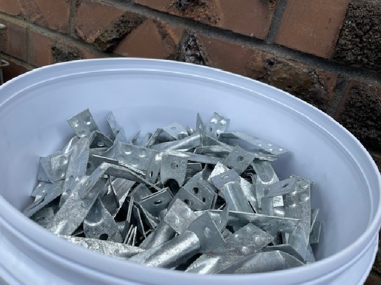 galv brick ties bucket
